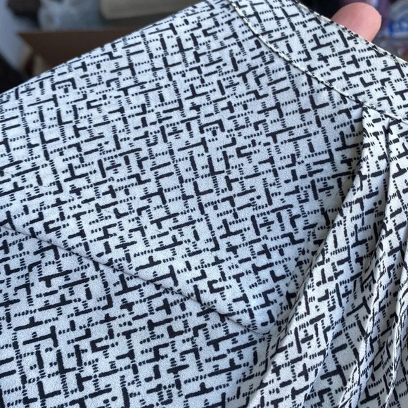 NYDJ printed blouse size Large - Picture 10 of 15